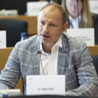 Ondřej Knotek povede za EP vyjednávání o novém klimatickém cíli. Návrh ostře kritizuje