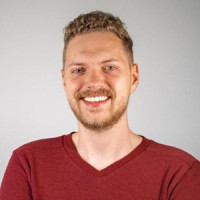 Samostatně programující AI, výdělečný open-source nebo web podle nové evropské legislativy: Konference PragVue 2025 láká webové vývojáře na žhavá témata