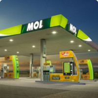 Přezutí pneumatik nechává většina řidičů na poslední chvíli. Do zimní přípravy vozu neinvestují více než 2500 Kč