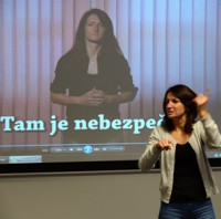 Světový den sluchu: HZS myslí i na bezpečí neslyšících