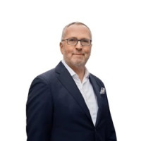 Drahé kovy zasaženy likviditním šokem, válka tlačí trhy k přecenění