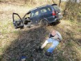 Ujížděl s drogami a skončil v potoce