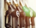 Marže na pohonných hmotách v dubnu klesly, MF nově kontroluje i distributory