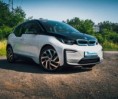 Elektromobilů a hybridů se prodává stále víc, jejich cena na trhu se za sedm let skoro ztrojnásobila