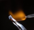 Revoluce v ochraně proti ohni: čeští vědci vyvinuli nehořlavý grafenový aerogel