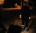 Snížená viditelnost v obcích může ohrozit chodce. Čím víc jsou vidět, tím lépe