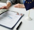 V roce 2021 bylo uděleno občanství 827 000 lidem